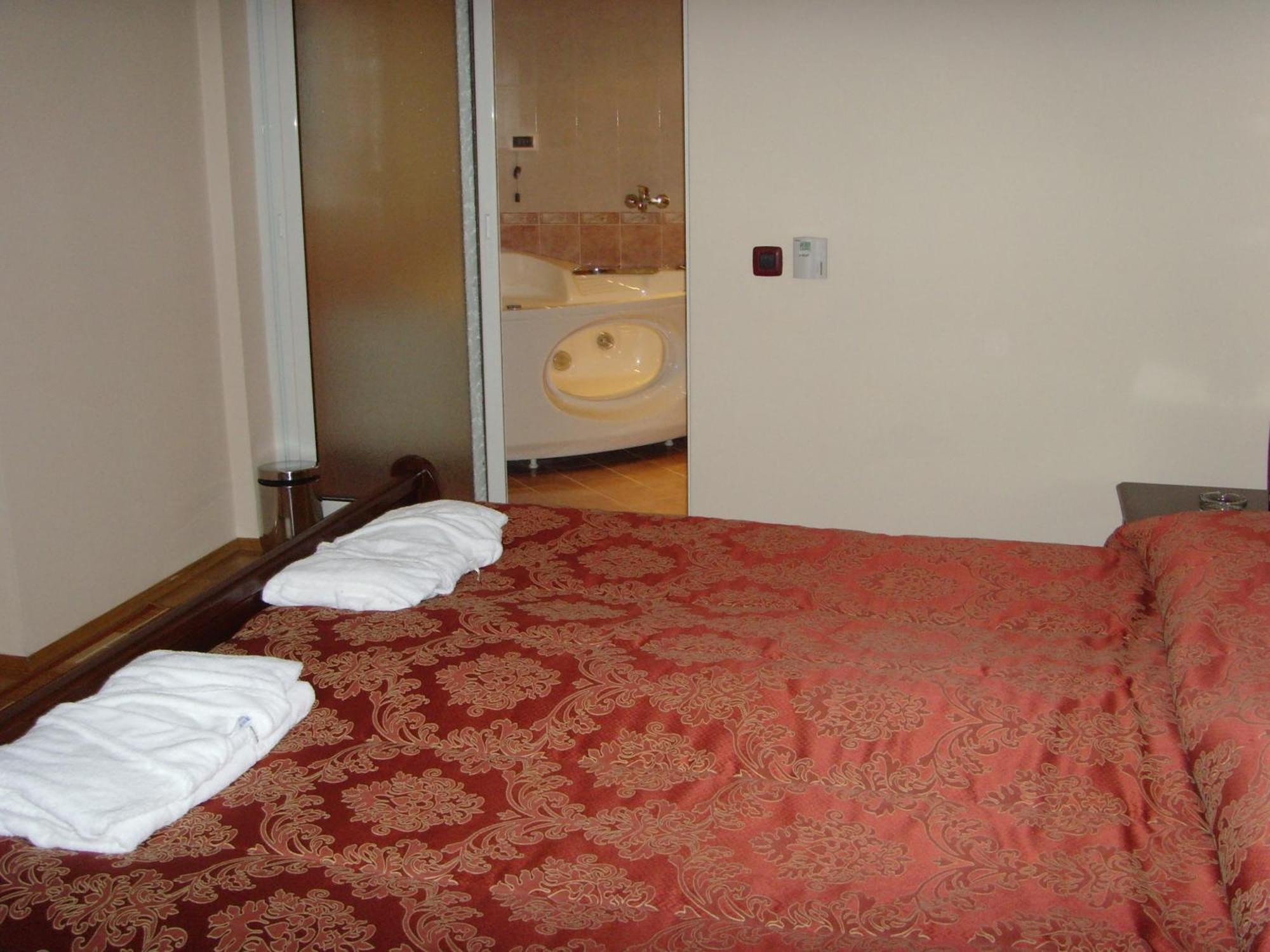 Meridian Hotel Bolyarski Veliko Tarnovo Buitenkant foto